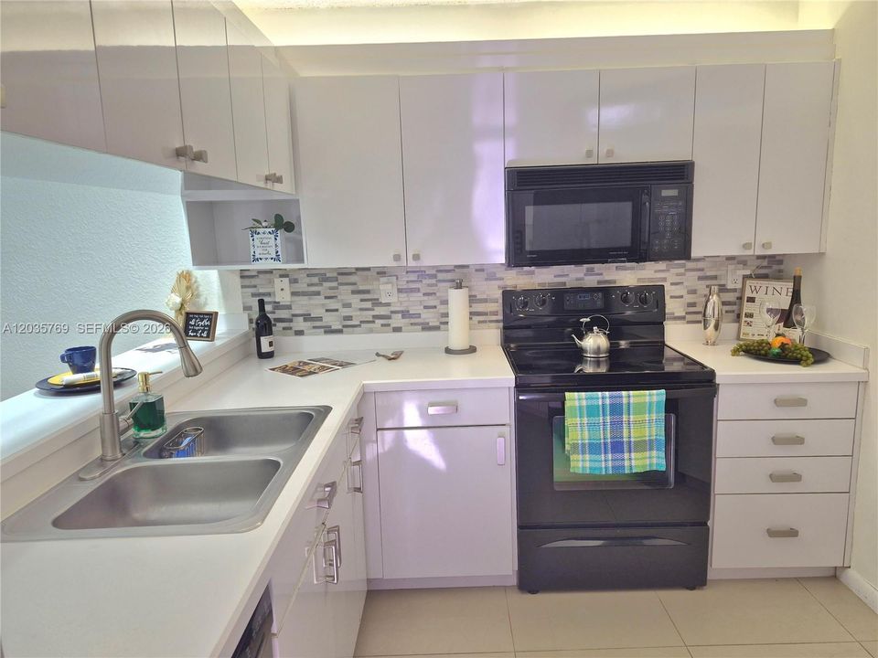 For Rent: $2,600 (2 beds, 2 baths, 1302 Square Feet)
