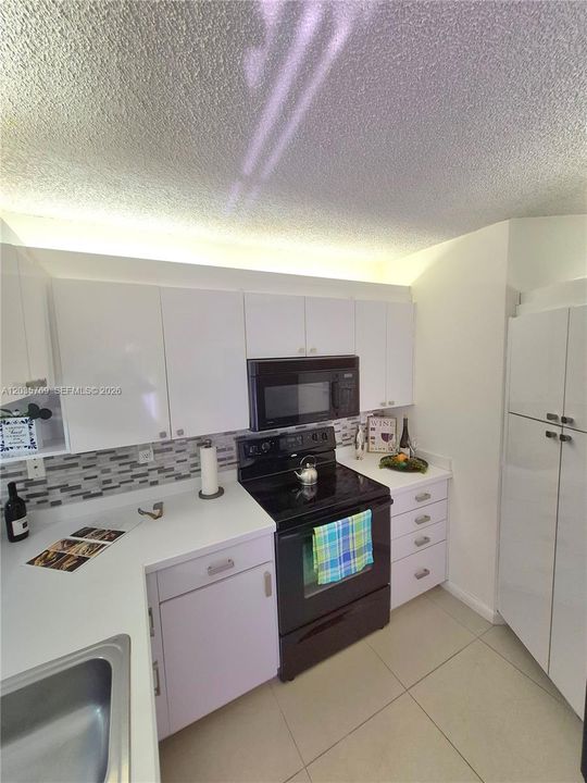 For Rent: $2,600 (2 beds, 2 baths, 1302 Square Feet)