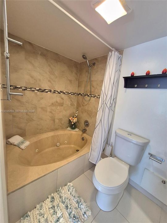 For Rent: $2,600 (2 beds, 2 baths, 1302 Square Feet)