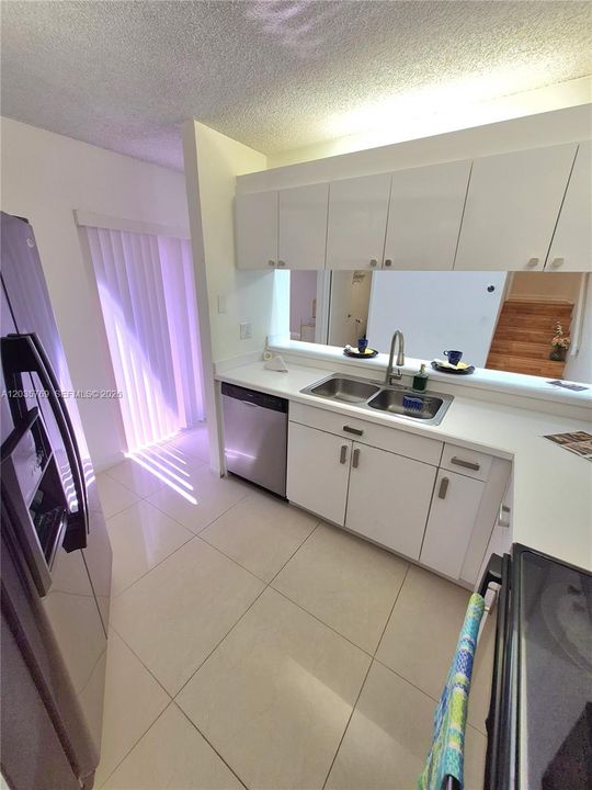 For Rent: $2,600 (2 beds, 2 baths, 1302 Square Feet)