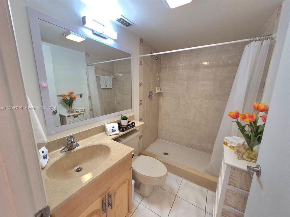 For Rent: $2,600 (2 beds, 2 baths, 1302 Square Feet)