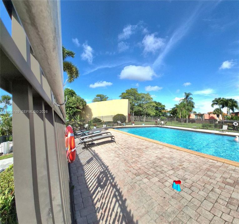 For Rent: $2,600 (2 beds, 2 baths, 1302 Square Feet)