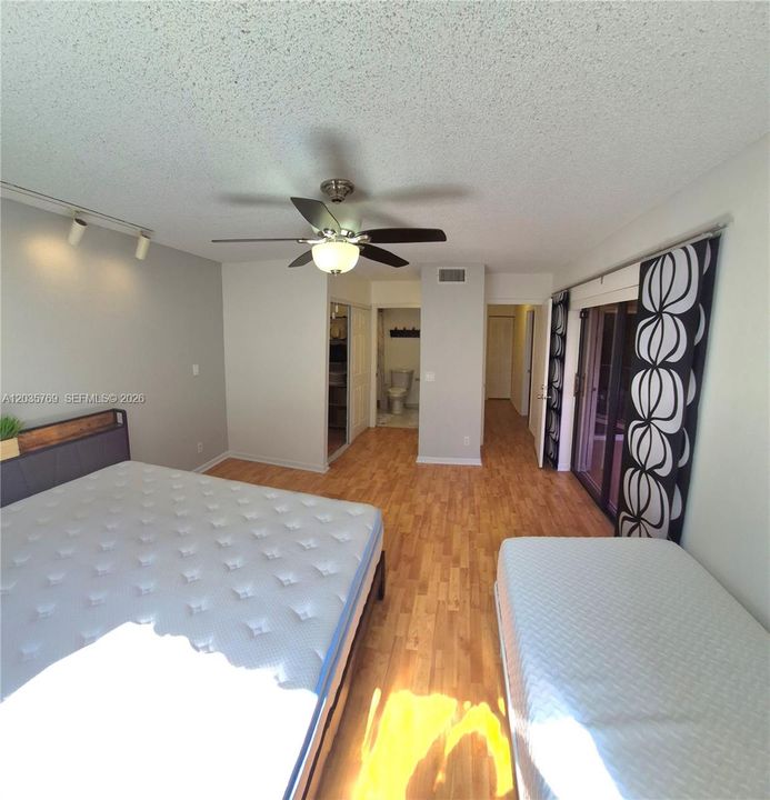 For Rent: $2,600 (2 beds, 2 baths, 1302 Square Feet)