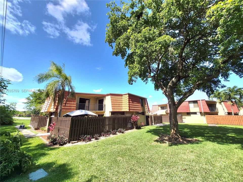 For Rent: $2,600 (2 beds, 2 baths, 1302 Square Feet)