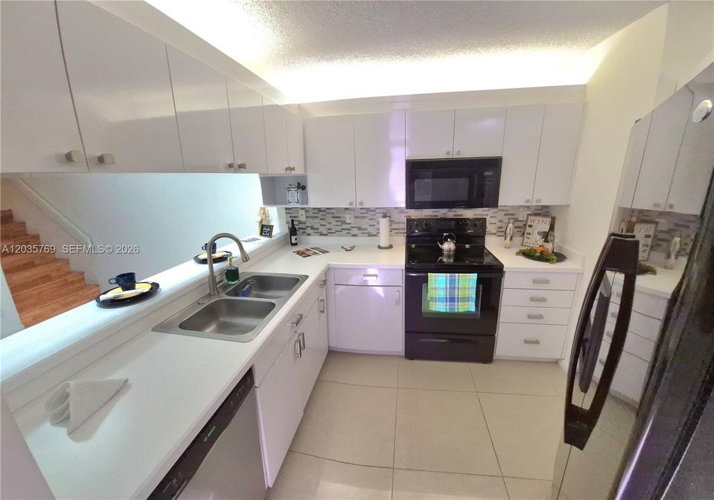 For Rent: $2,600 (2 beds, 2 baths, 1302 Square Feet)