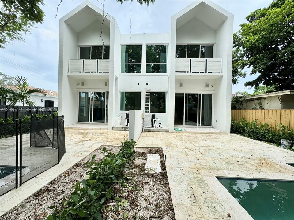 For Sale: $1,100,000 (3 beds, 3 baths, 2484 Square Feet)