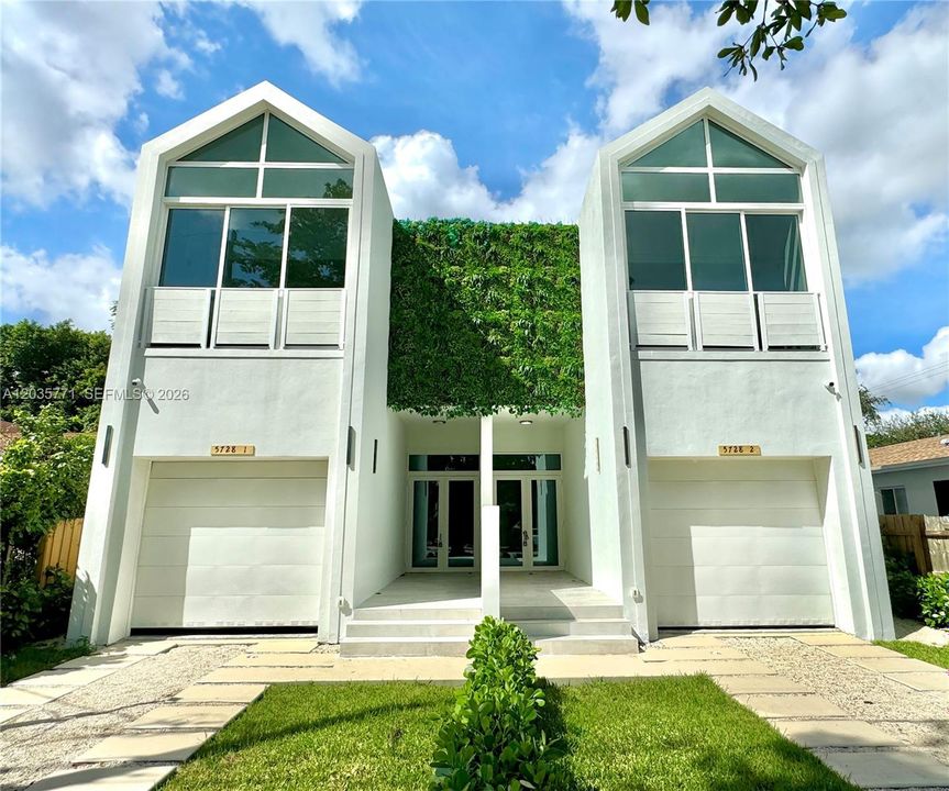 For Sale: $1,100,000 (3 beds, 3 baths, 2484 Square Feet)