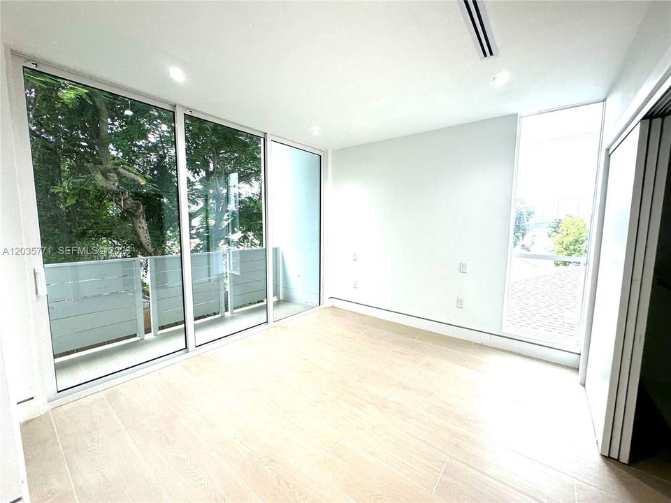 For Sale: $1,100,000 (3 beds, 3 baths, 2484 Square Feet)
