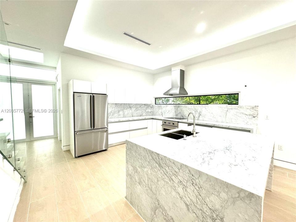 For Sale: $1,100,000 (3 beds, 3 baths, 2484 Square Feet)