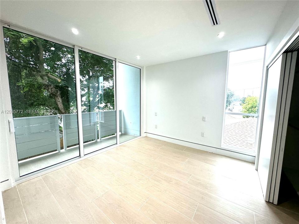 For Sale: $1,100,000 (3 beds, 3 baths, 2484 Square Feet)