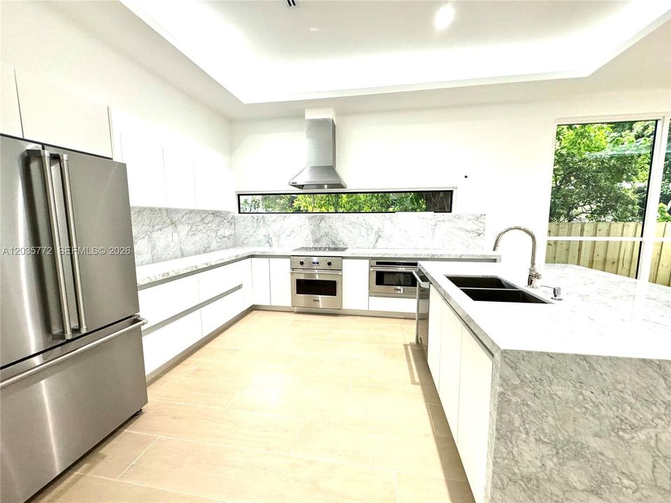 For Sale: $1,100,000 (3 beds, 3 baths, 2484 Square Feet)