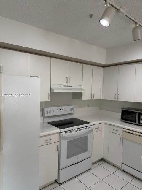 For Rent: $1,700 (1 beds, 1 baths, 703 Square Feet)