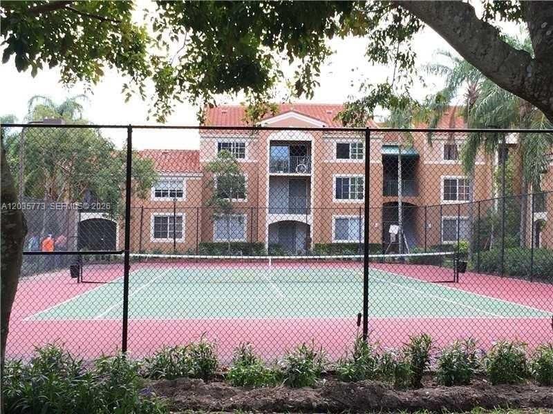 For Rent: $1,700 (1 beds, 1 baths, 703 Square Feet)