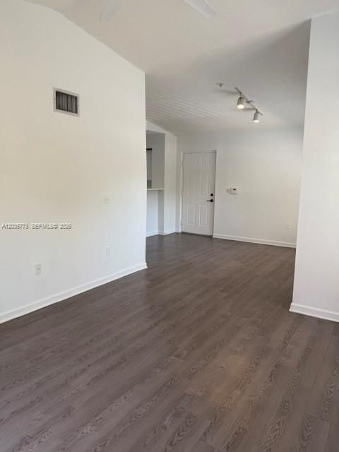 For Rent: $1,700 (1 beds, 1 baths, 703 Square Feet)