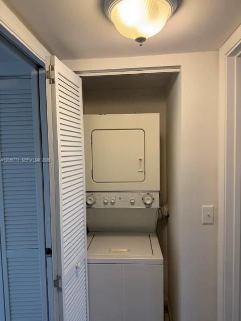 For Rent: $1,700 (1 beds, 1 baths, 703 Square Feet)