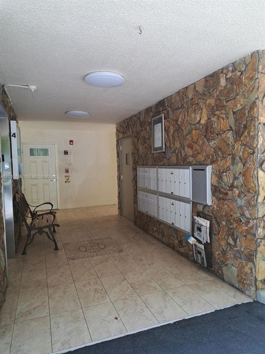 For Sale: $225,000 (2 beds, 2 baths, 1144 Square Feet)
