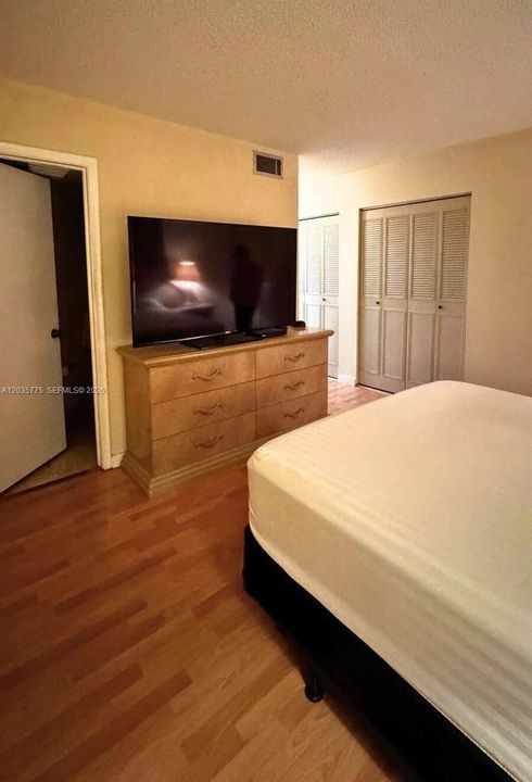 For Sale: $225,000 (2 beds, 2 baths, 1144 Square Feet)