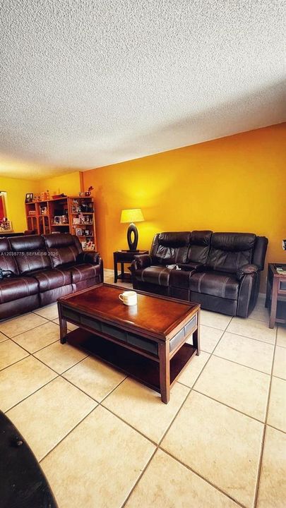For Sale: $225,000 (2 beds, 2 baths, 1144 Square Feet)