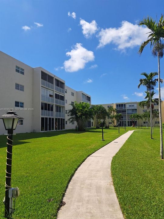 For Sale: $225,000 (2 beds, 2 baths, 1144 Square Feet)