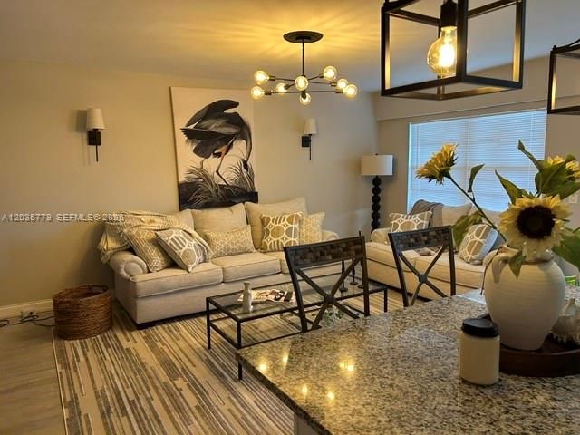 В аренду: $2,300 (2 спален, 1 ванн, 819 Квадратных фут)