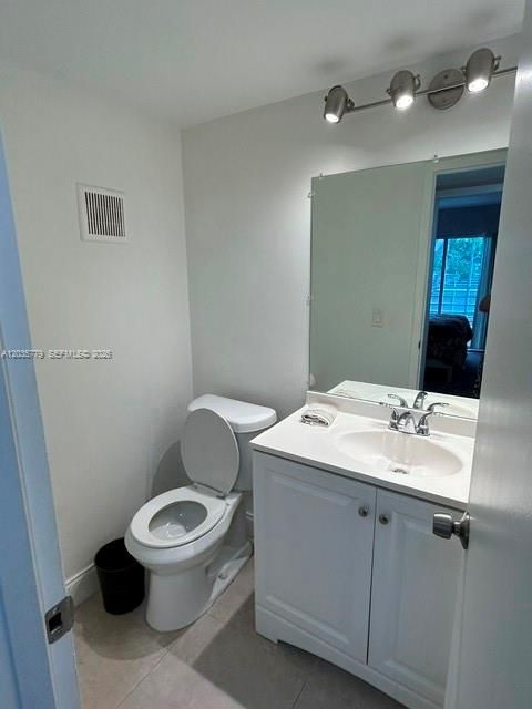 В аренду: $2,300 (2 спален, 1 ванн, 819 Квадратных фут)