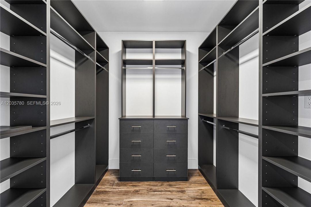 For Sale: $1,699,999 (2 beds, 2 baths, 1869 Square Feet)