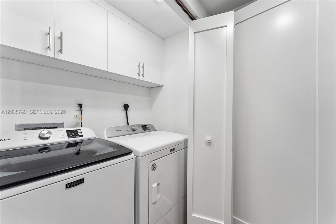 For Sale: $1,699,999 (2 beds, 2 baths, 1869 Square Feet)