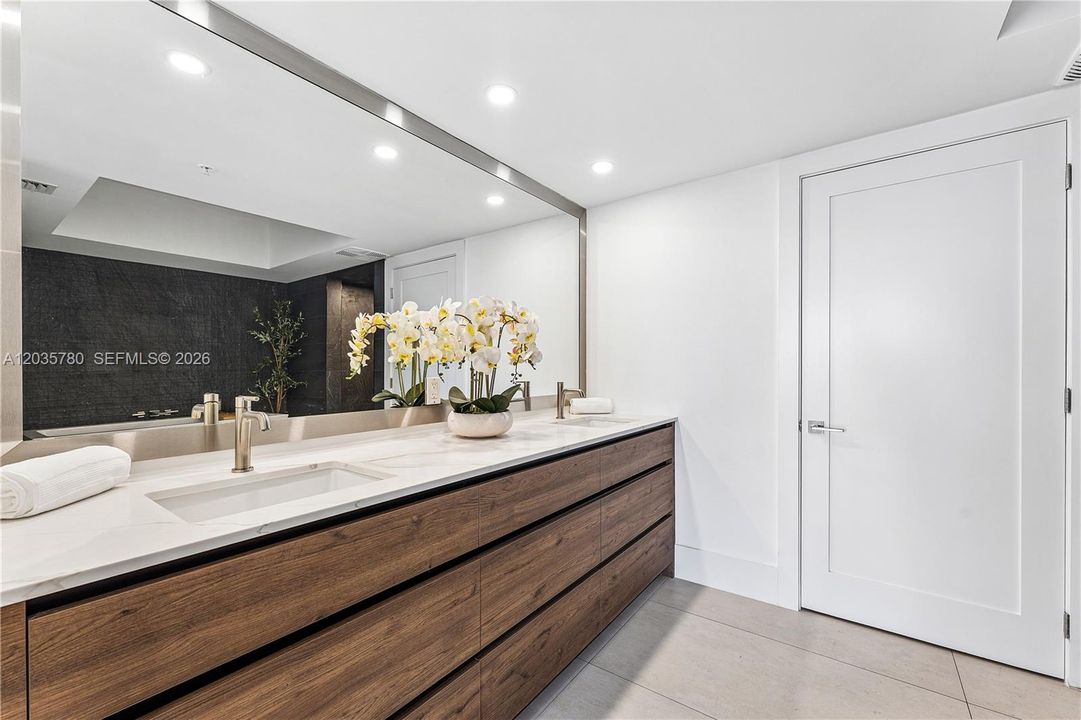 For Sale: $1,699,999 (2 beds, 2 baths, 1869 Square Feet)
