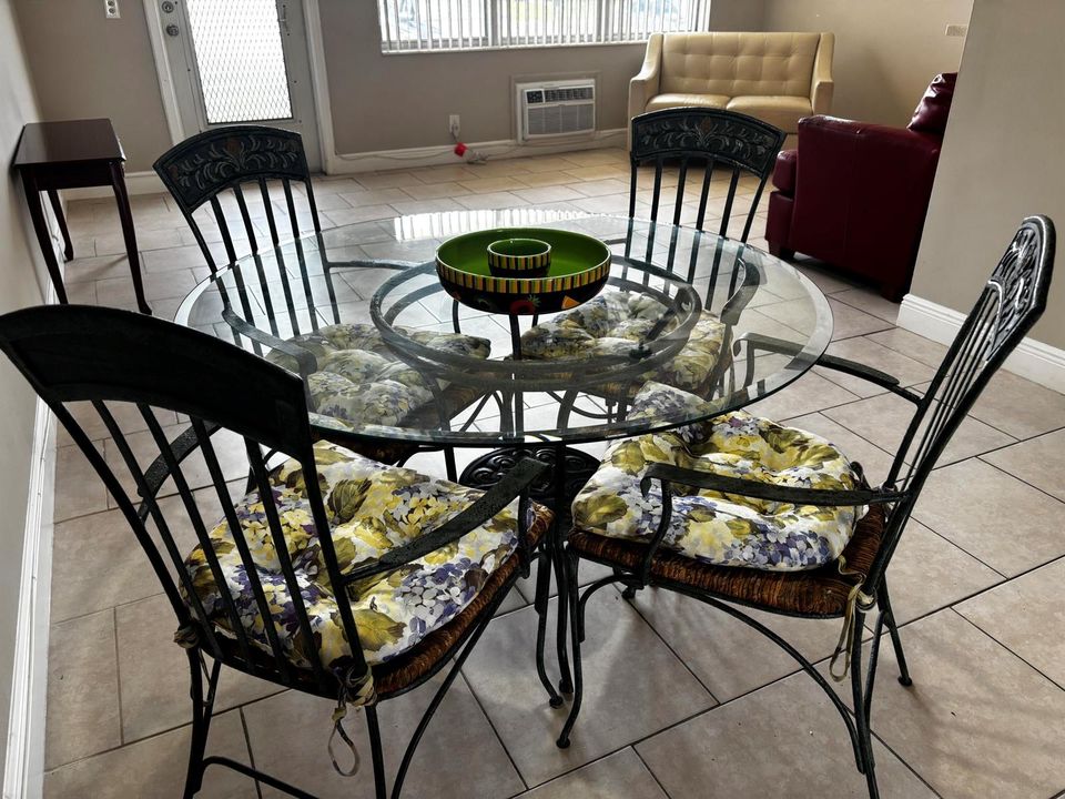 DINING SET