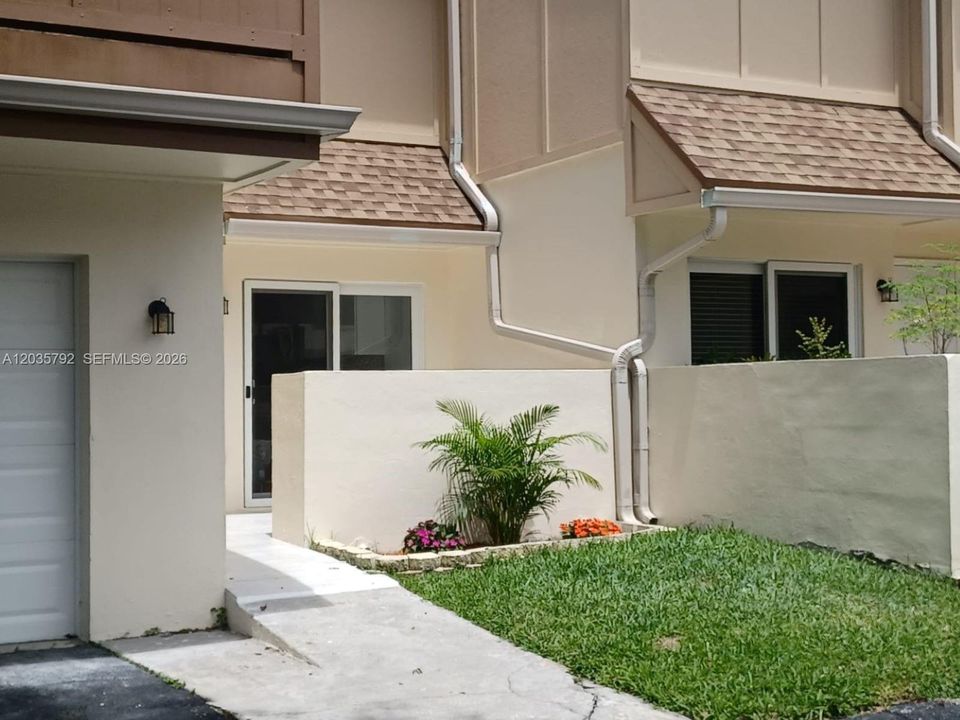 For Rent: $2,980 (3 beds, 2 baths, 1770 Square Feet)
