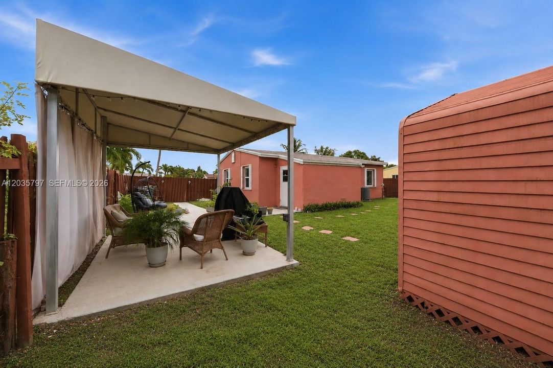 For Sale: $459,900 (3 beds, 1 baths, 864 Square Feet)