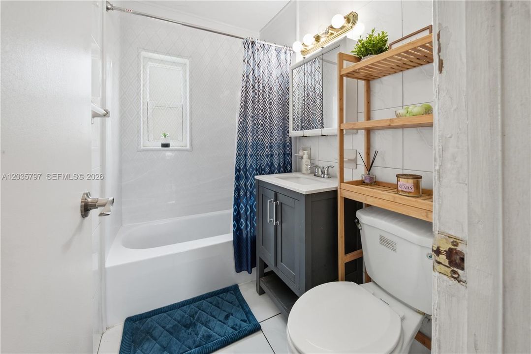 For Sale: $459,900 (3 beds, 1 baths, 864 Square Feet)