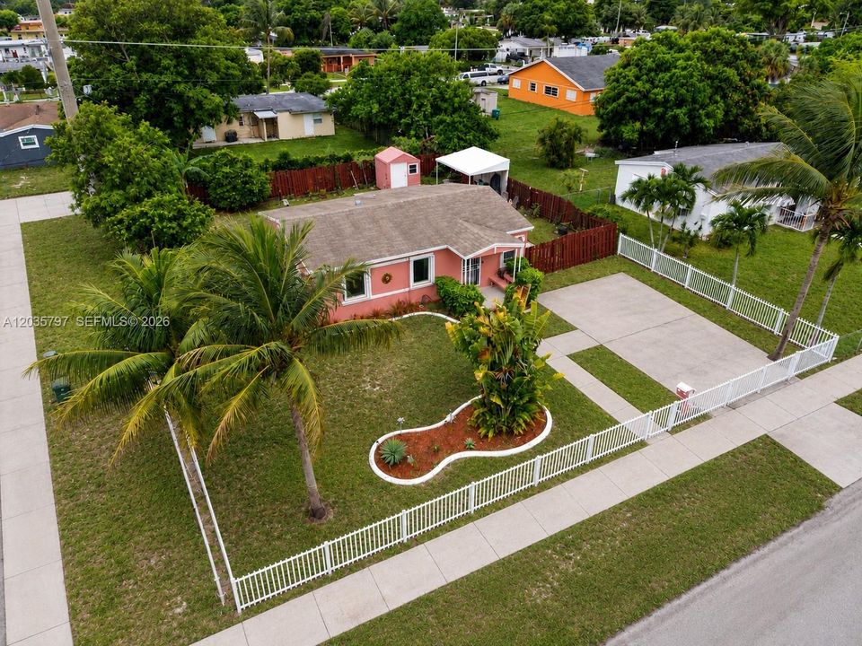 For Sale: $459,900 (3 beds, 1 baths, 864 Square Feet)