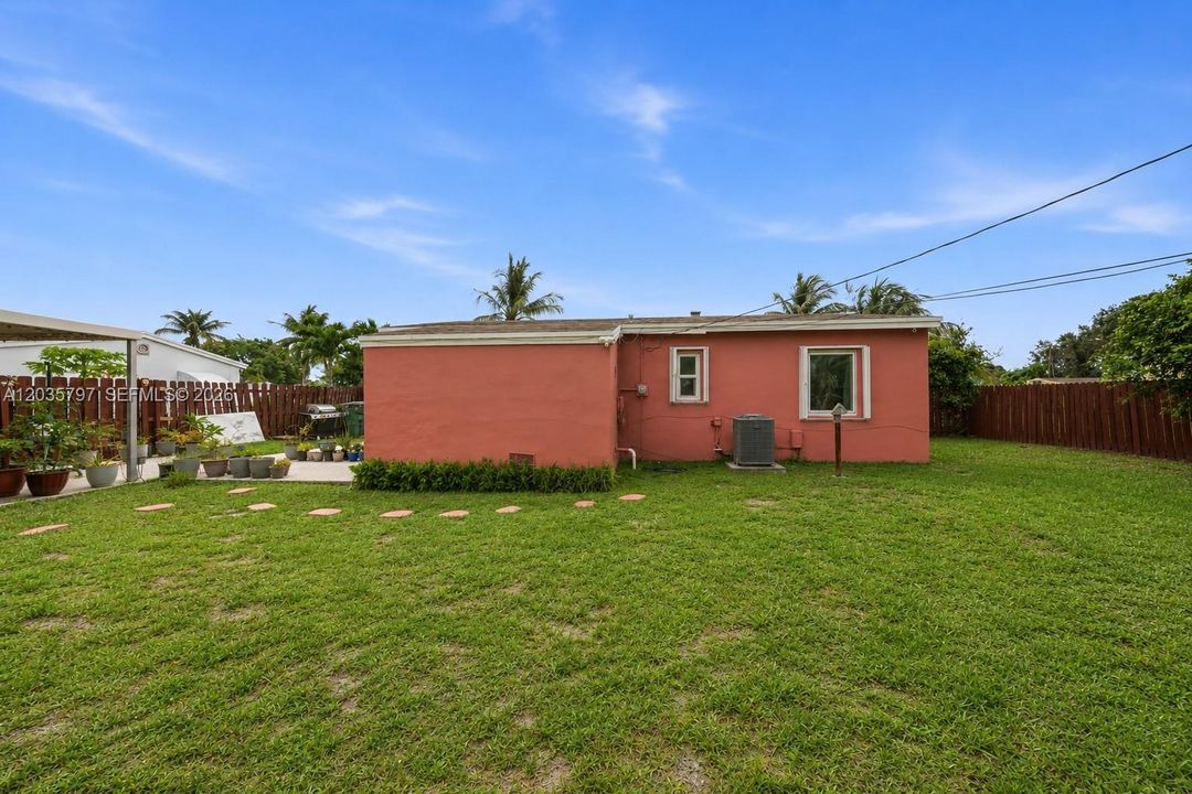 For Sale: $459,900 (3 beds, 1 baths, 864 Square Feet)