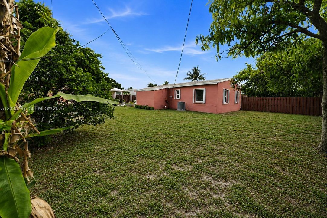 For Sale: $459,900 (3 beds, 1 baths, 864 Square Feet)