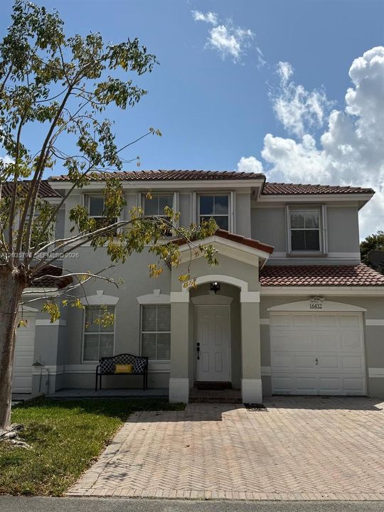 For Sale: $560,000 (3 beds, 2 baths, 1753 Square Feet)