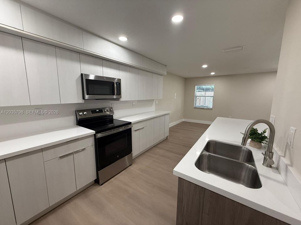 For Sale: $560,000 (3 beds, 2 baths, 1753 Square Feet)