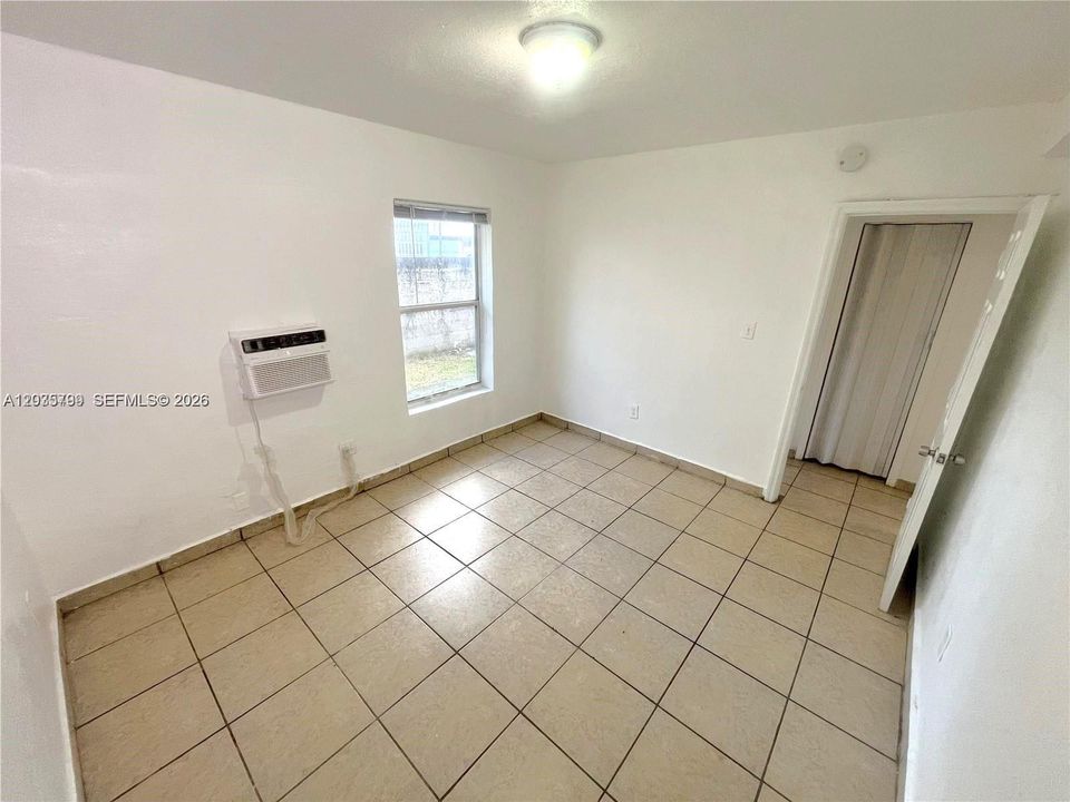 В аренду: $1,800 (1 спален, 1 ванн, 500 Квадратных фут)