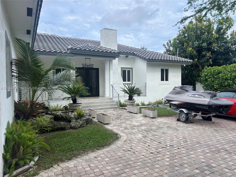En Renta: $7,900 (4 camas, 3 baños, 0 Pies cuadrados)