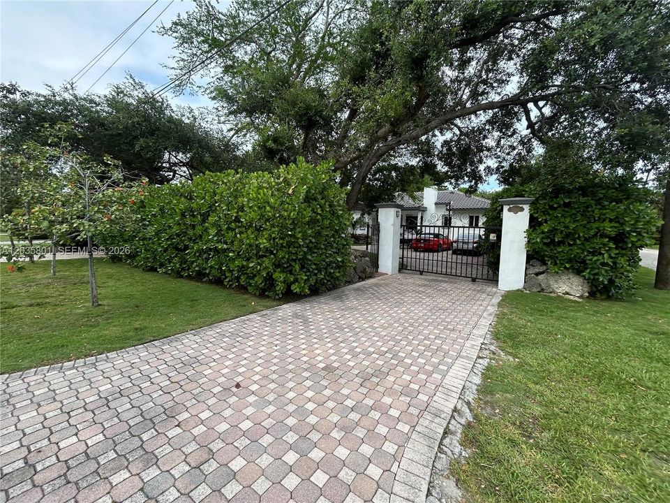 En Renta: $7,900 (4 camas, 3 baños, 0 Pies cuadrados)