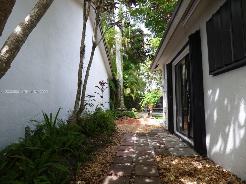 For Rent: $3,590 (3 beds, 2 baths, 1505 Square Feet)
