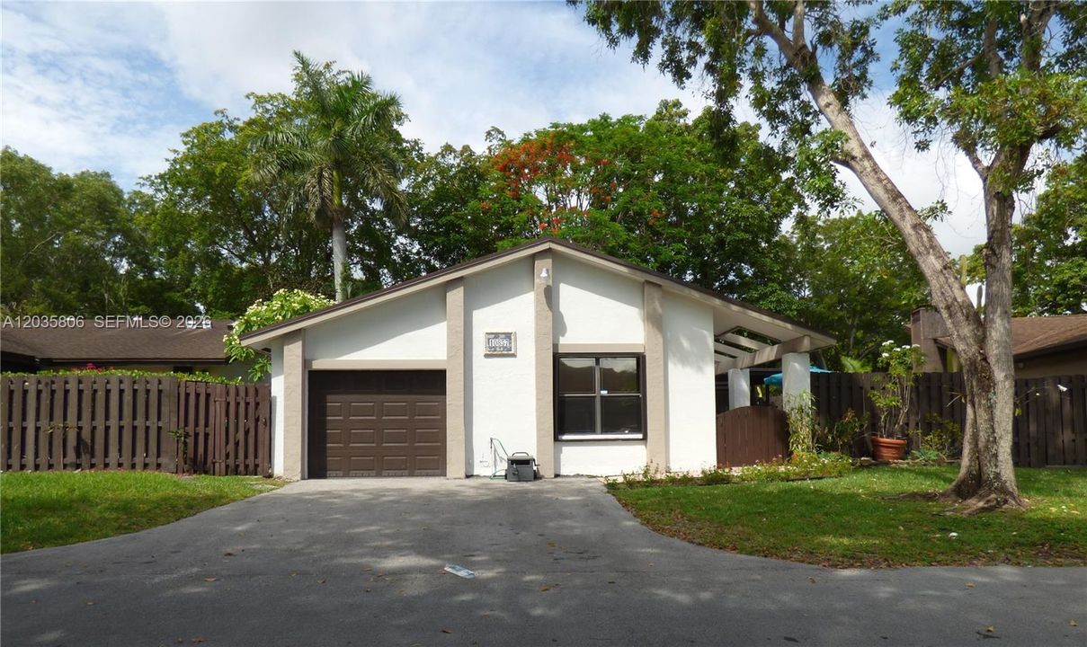 For Rent: $3,590 (3 beds, 2 baths, 1505 Square Feet)