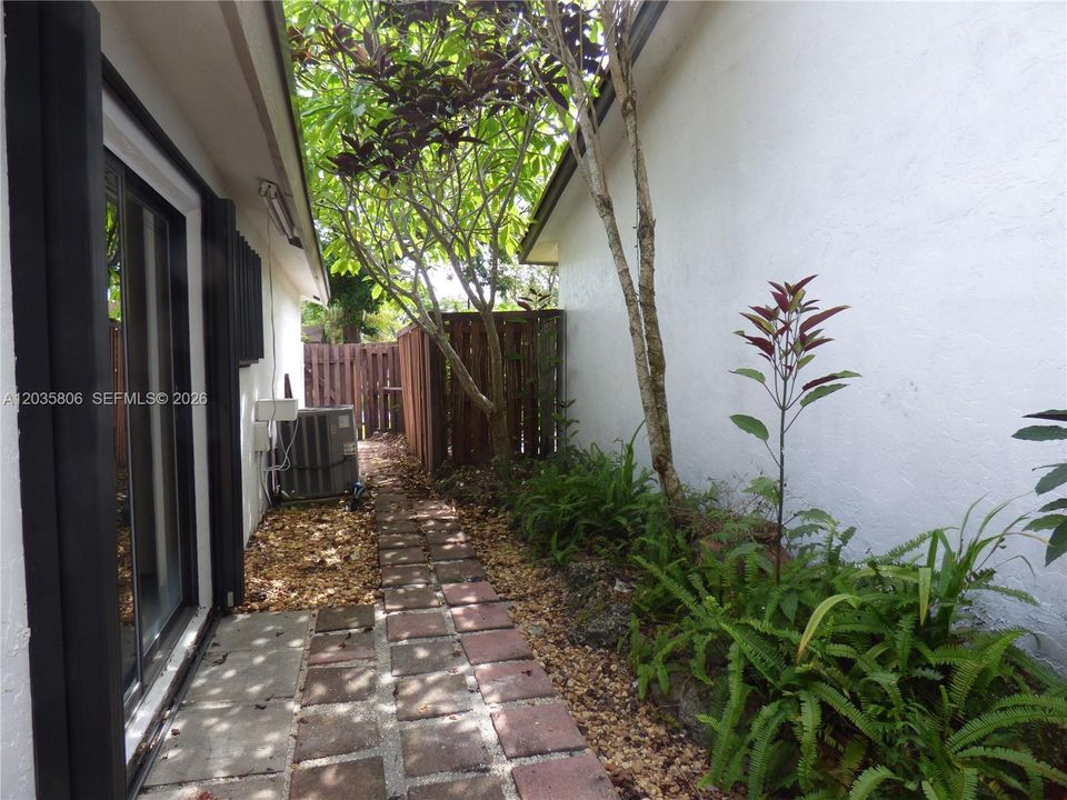 For Rent: $3,590 (3 beds, 2 baths, 1505 Square Feet)
