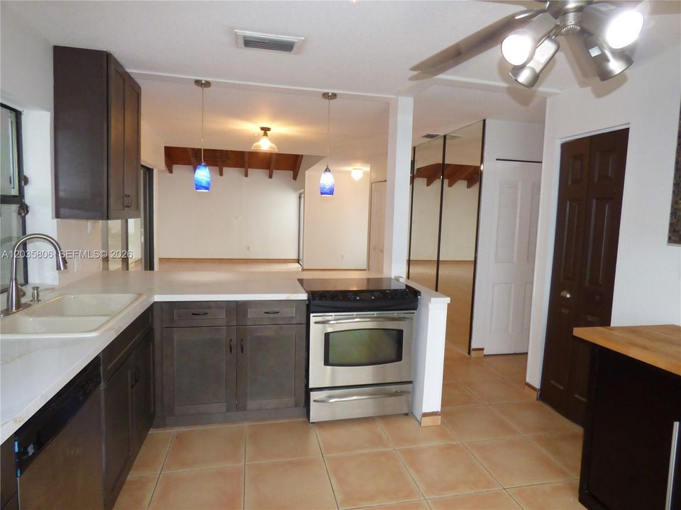 For Rent: $3,590 (3 beds, 2 baths, 1505 Square Feet)