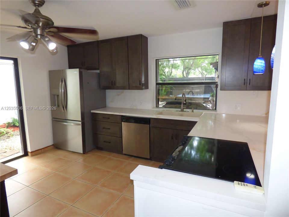 For Rent: $3,590 (3 beds, 2 baths, 1505 Square Feet)
