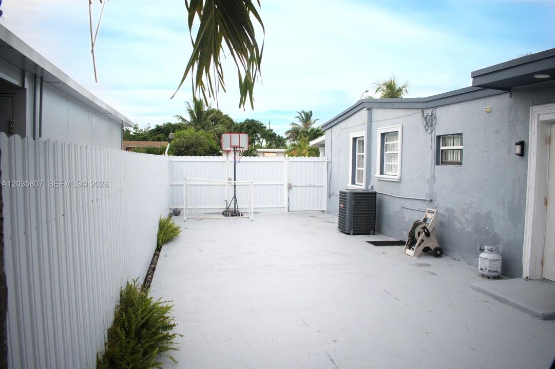 En Venta: $529,000 (4 camas, 2 baños, 1202 Pies cuadrados)