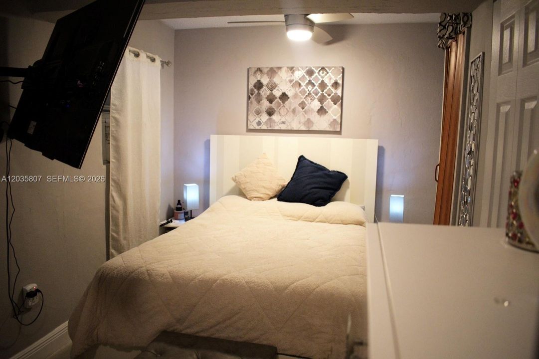 En Venta: $529,000 (4 camas, 2 baños, 1202 Pies cuadrados)