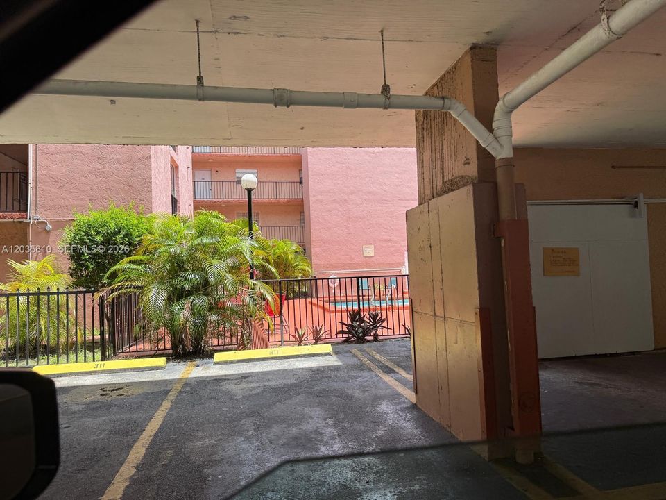 For Rent: $2,100 (2 beds, 2 baths, 890 Square Feet)