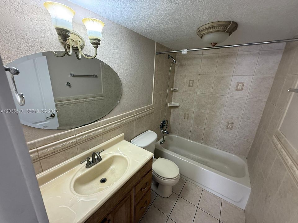For Rent: $2,100 (2 beds, 2 baths, 890 Square Feet)