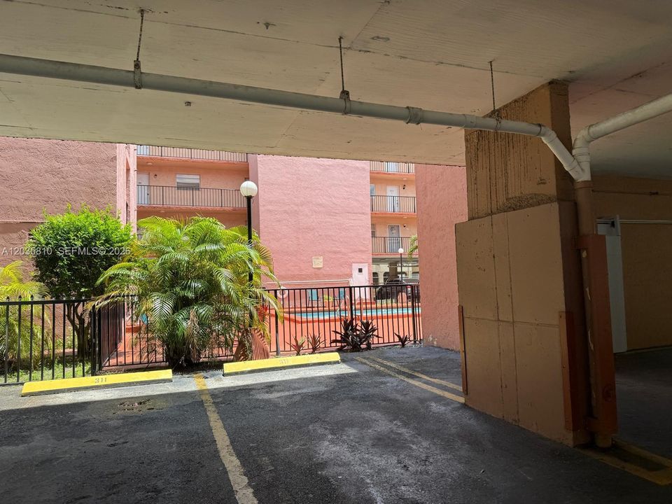 For Rent: $2,100 (2 beds, 2 baths, 890 Square Feet)